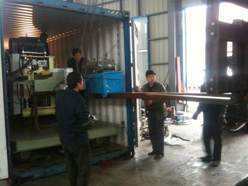 HQJ320X220型紅外線(xiàn)橋式自動切割機及ZQJ1200型橋式自動中(zhōng)切機:裝(zhuāng)櫃中(zhōng) HQJ320X220型紅外線(xiàn)橋式自動切割機及ZQJ1200型橋式自動中(zhōng)切機:裝(zhuāng)櫃中(zhōng)